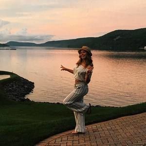 Meet your Posher, Lauren